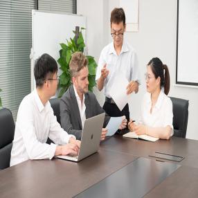 لدينا فريق بحث وتطوير قوي، ويمكننا تطوير وإنتاج المنتجات وفقًا